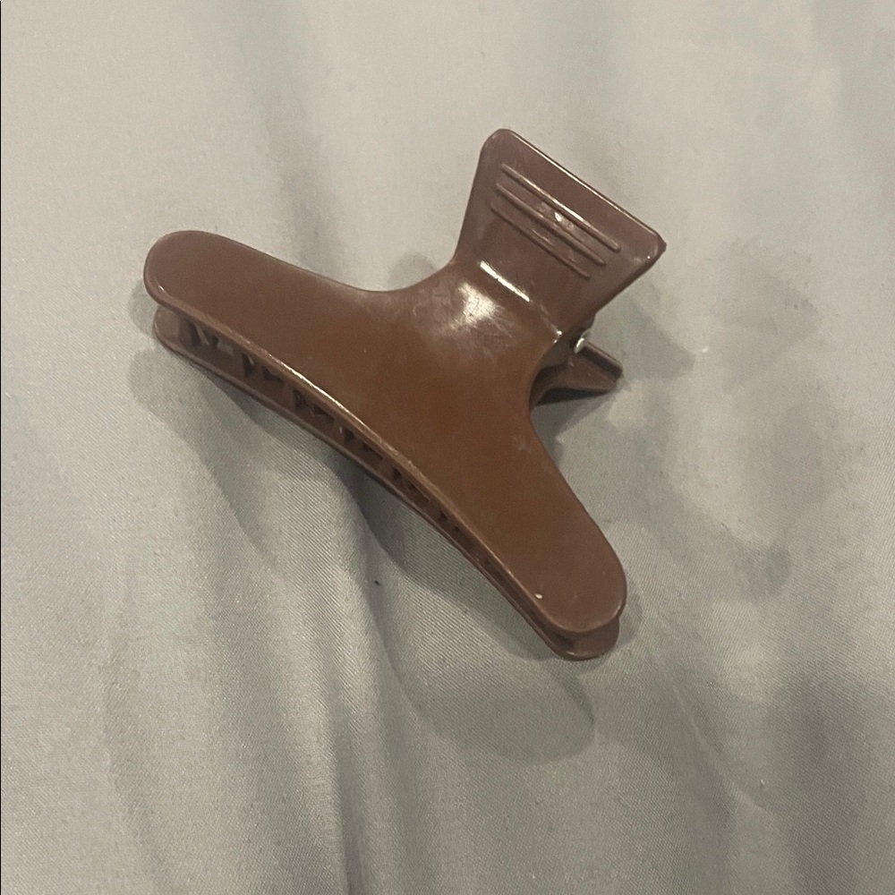 Brown Hair Claw Clip